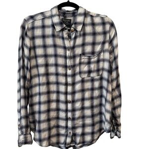 Abercrombie & Fitch Navy and Cream Checkered Casual Button Up